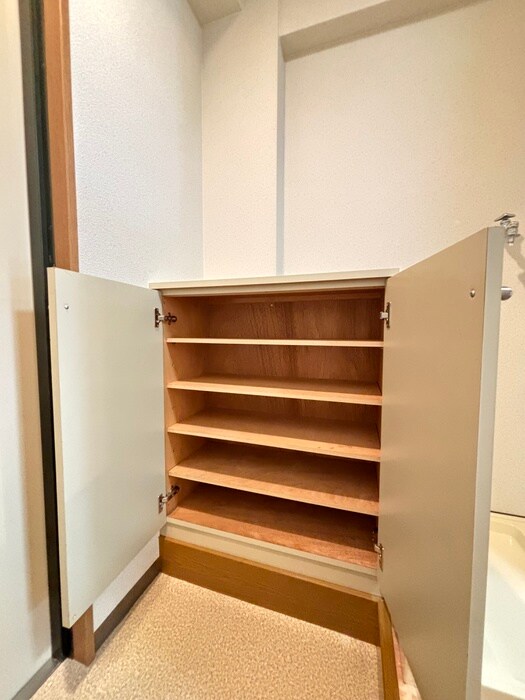 イル・ニードミラの靴箱