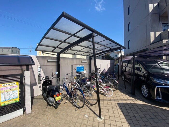 物件外観写真2　(駐輪場)