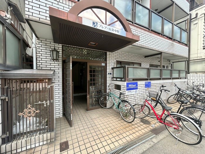 物件外観写真2　(エントランス部分)