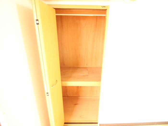 物件内観写真12　(収納)