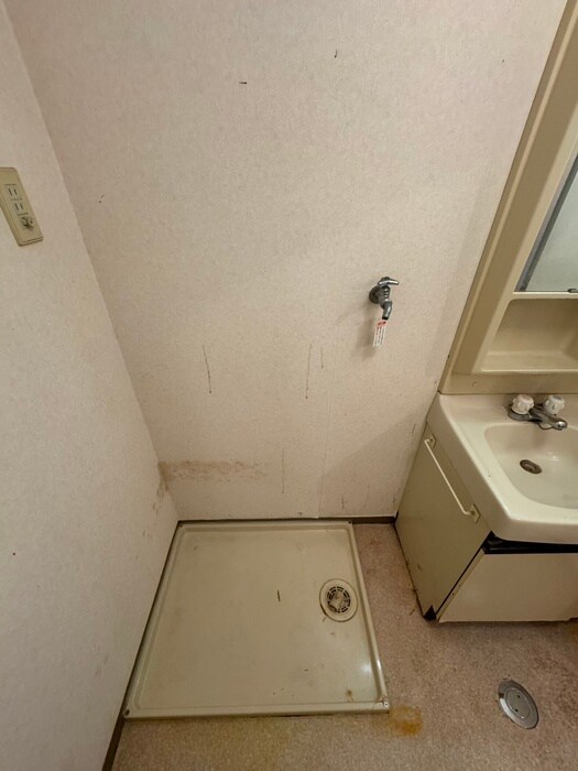 物件内観写真12　(洗濯機置場)