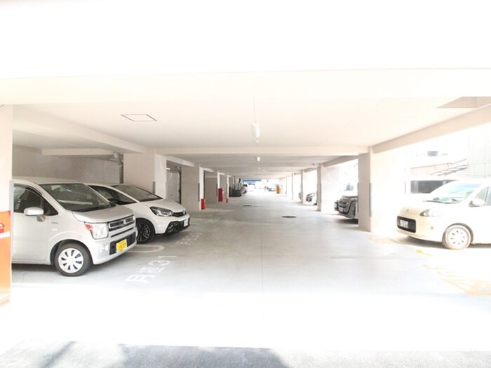 物件外観写真6　(駐車場)