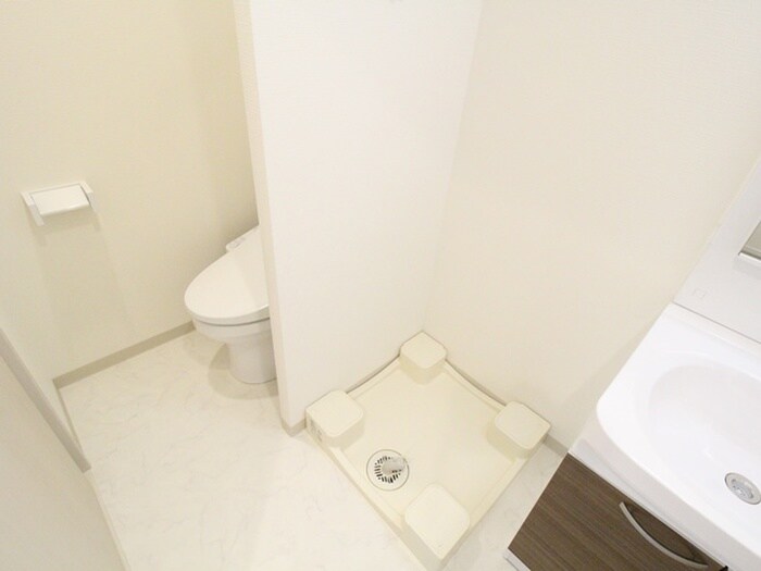 物件内観写真10　(洗濯機置場)