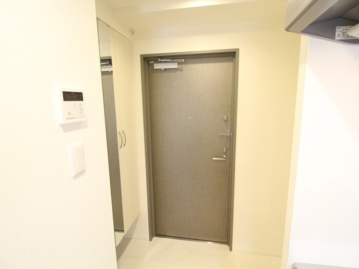 物件内観写真16　(玄関)