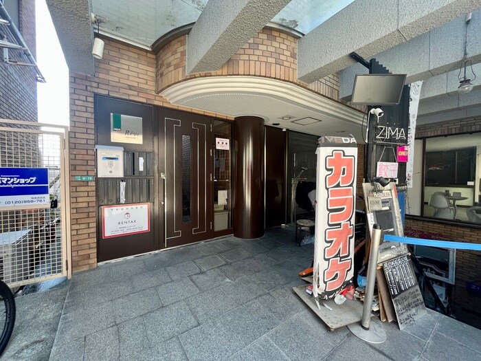 物件外観写真3　(エントランス部分)