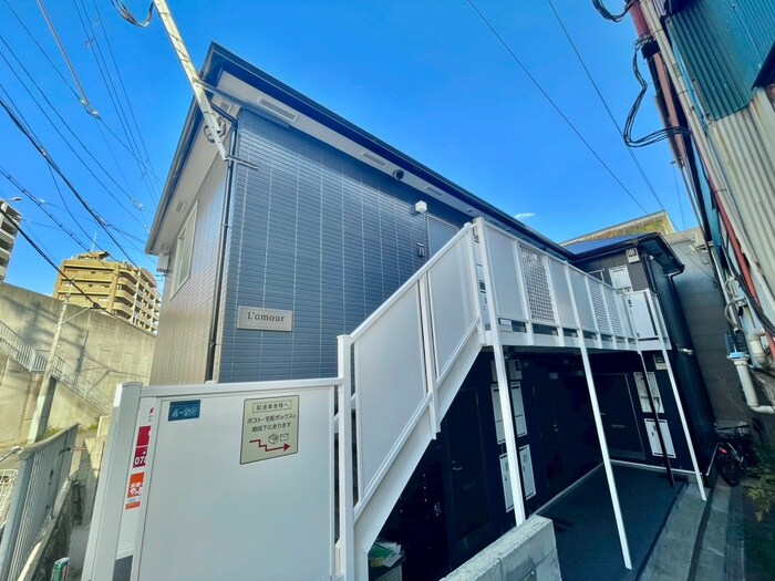 物件外観写真3　(エントランス部分)