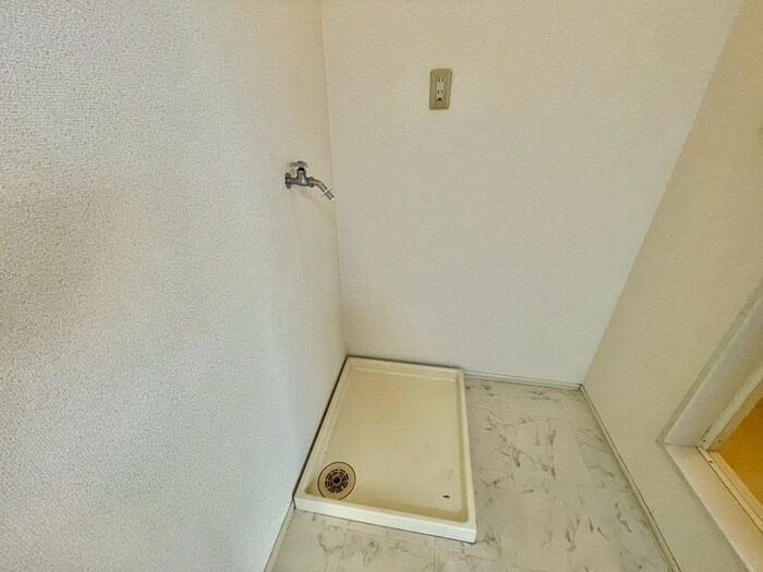 物件内観写真12　(洗濯機置場)