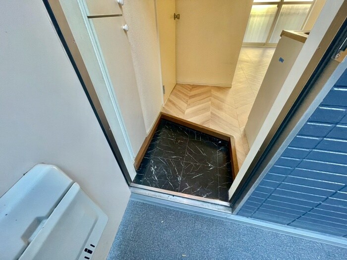 物件内観写真15　(玄関)