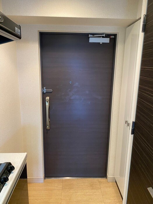 物件内観写真16　(玄関)