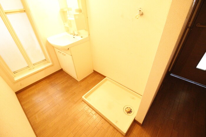 物件内観写真14　(洗濯機置場)