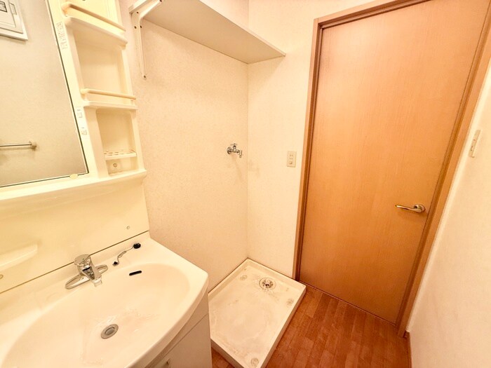 物件内観写真10　(洗濯機置場)