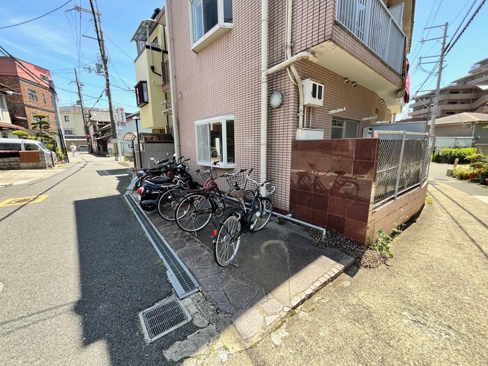 物件外観写真5　(駐輪場)