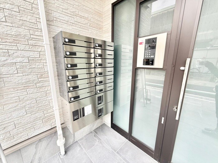 物件外観写真5　(エントランス部分)