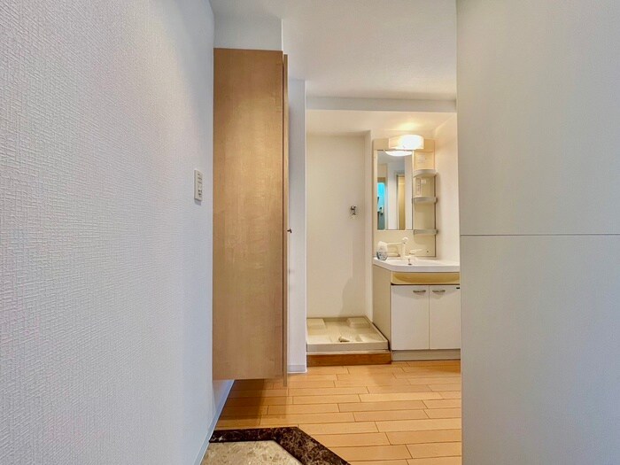 物件内観写真7　(玄関)