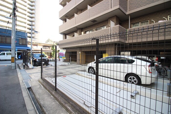 物件外観写真6　(駐車場)