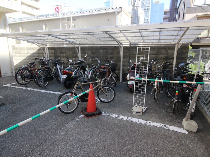 物件外観写真5　(駐輪場)