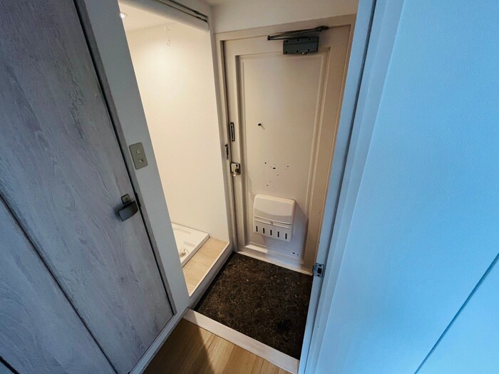 物件内観写真14　(玄関)