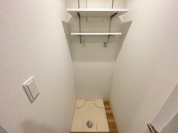 物件内観写真16　(洗濯機置場)