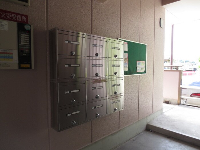 物件外観写真5　(エントランス部分)