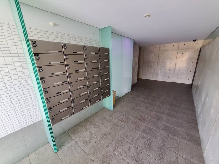 物件外観写真4　(エントランス部分)