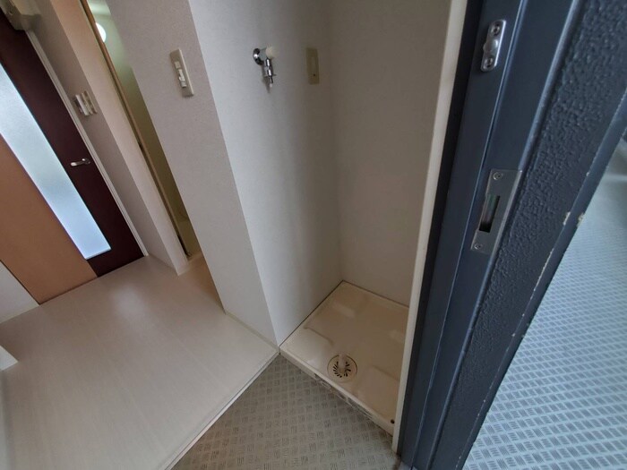 物件内観写真16　(洗濯機置場)