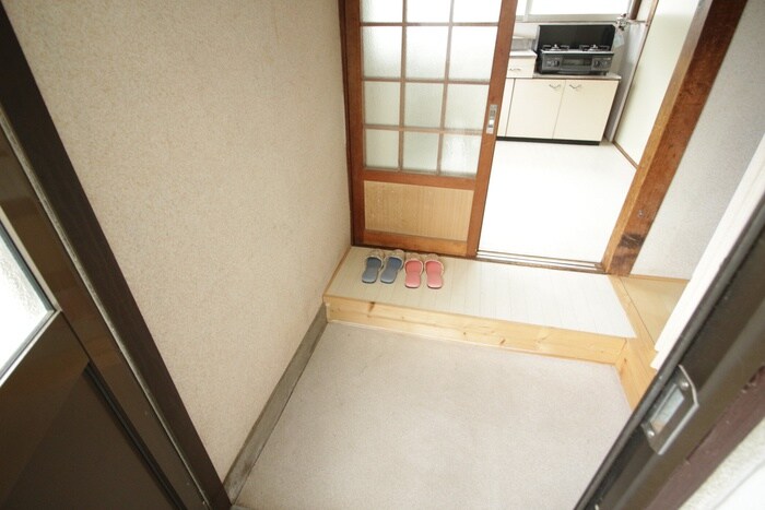 物件内観写真13　(玄関)