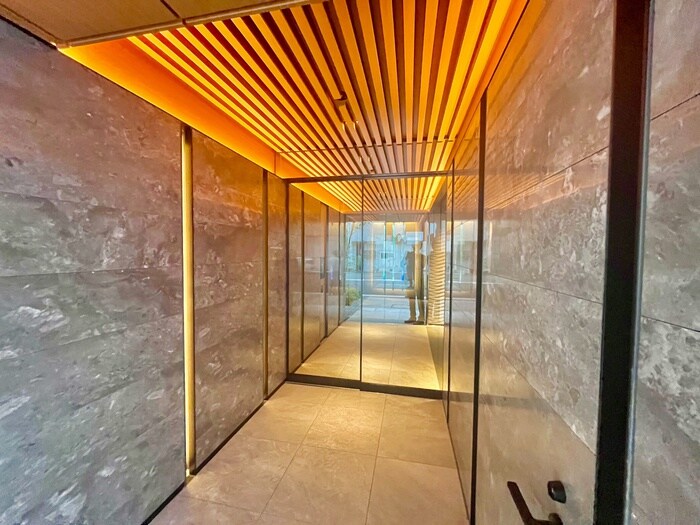 物件外観写真3　(エントランス部分)