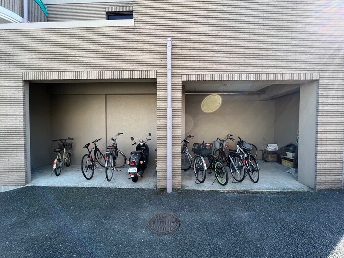 物件外観写真3　(駐輪場)
