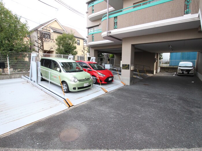 物件外観写真6　(駐車場)