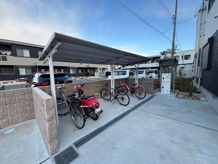 物件外観写真4　(駐輪場)