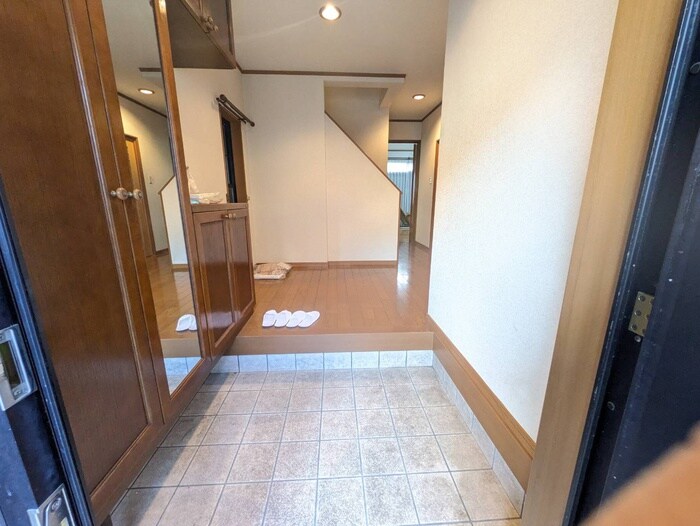 物件内観写真16　(玄関)