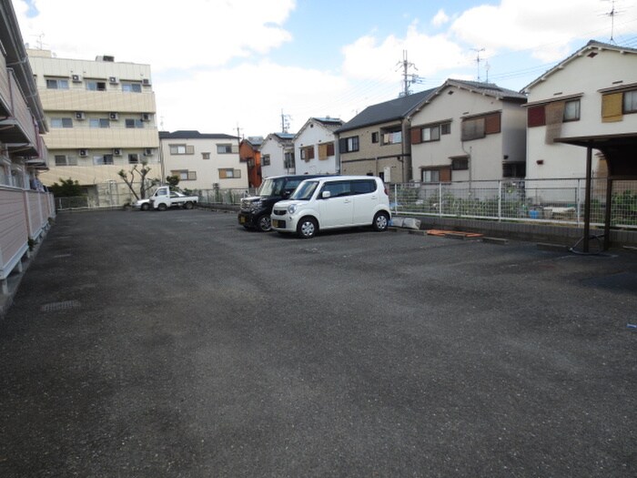 物件外観写真3　(駐車場)