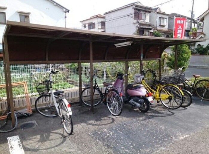 物件外観写真4　(駐輪場)