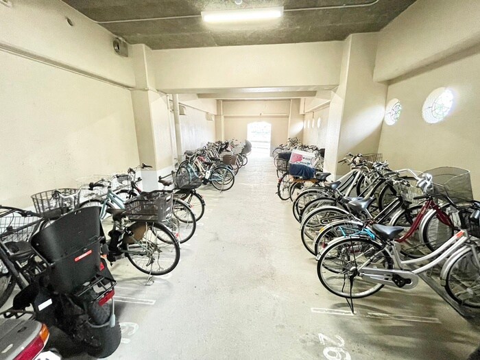 物件外観写真4　(駐輪場)