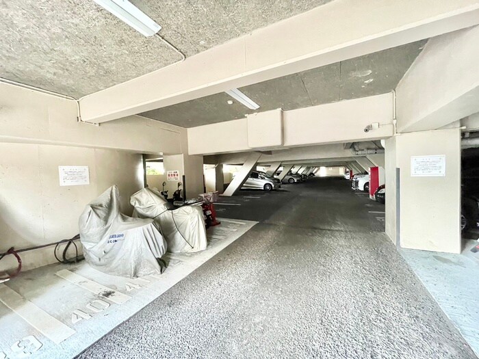 物件外観写真5　(バイク置き場)