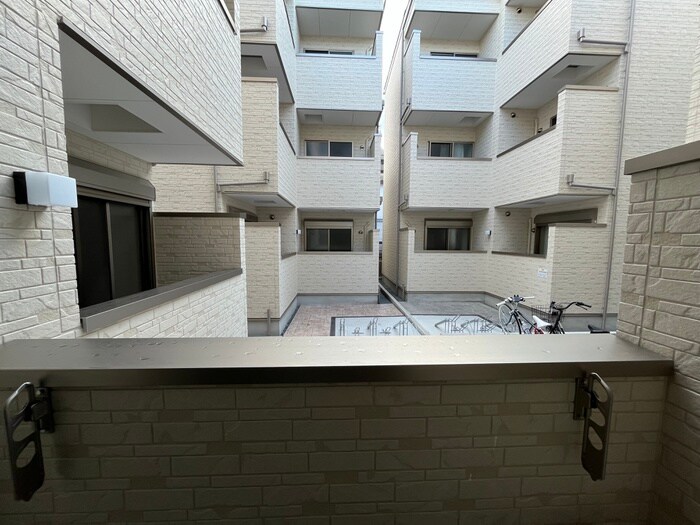 物件内観写真12　(室内からの展望)