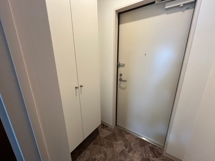 物件内観写真12　(玄関)