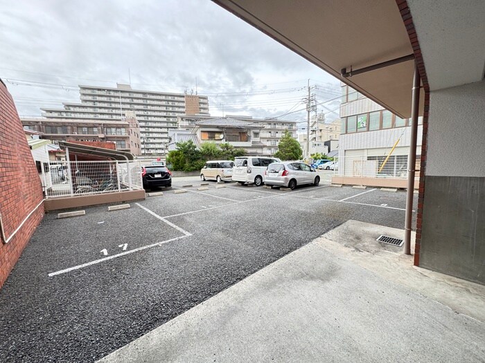 物件外観写真6　(駐車場)