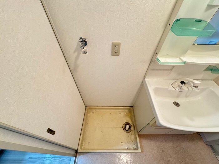 物件内観写真16　(洗濯機置場)