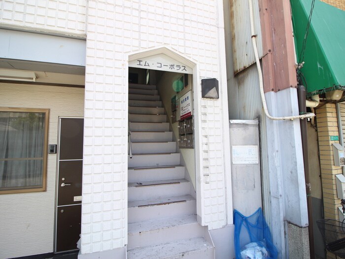 物件外観写真3　(エントランス部分)