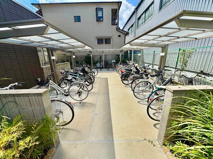 物件外観写真5　(駐輪場)