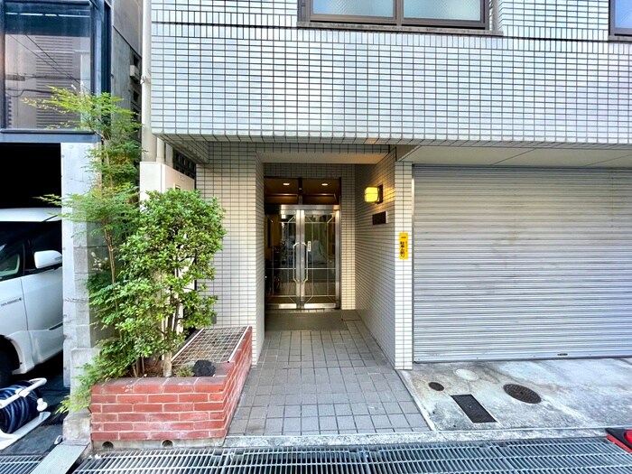 物件外観写真4　(エントランス部分)