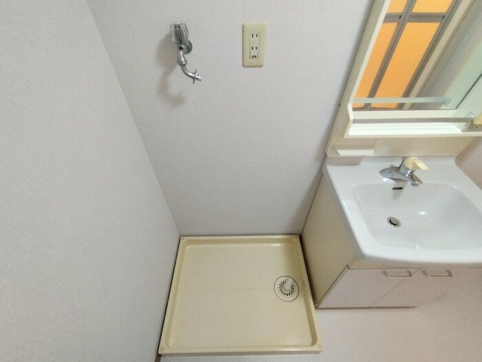 物件内観写真18　(洗濯機置場)