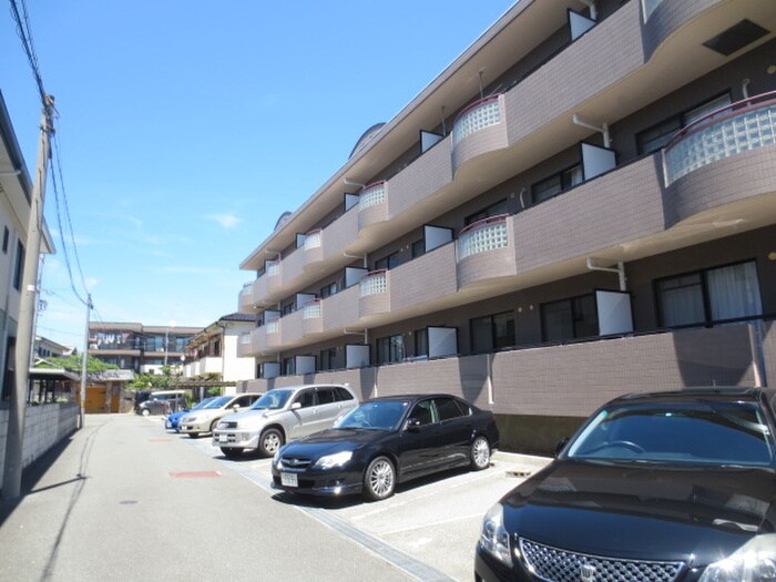 物件外観写真3　(駐車場)