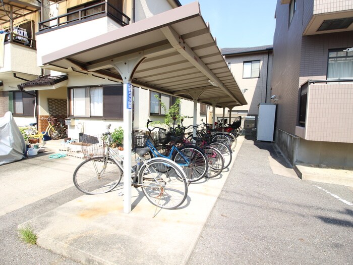 物件外観写真4　(駐輪場)