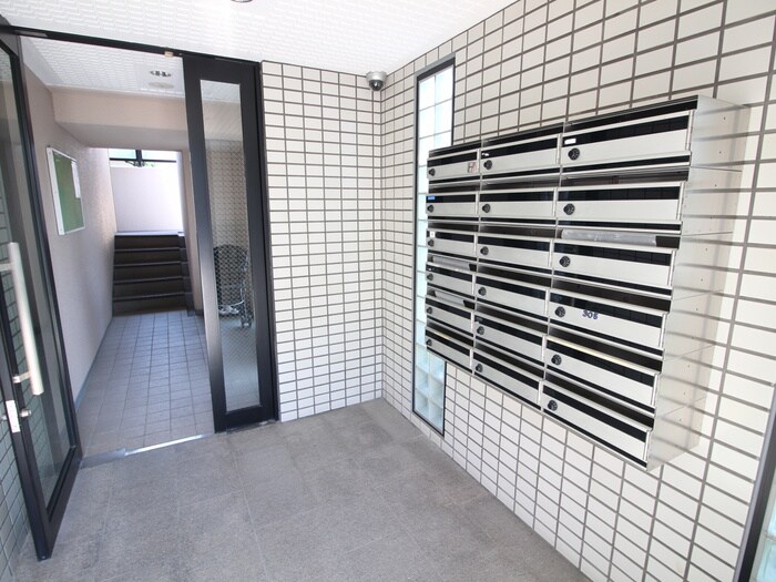 物件外観写真5　(エントランス部分)