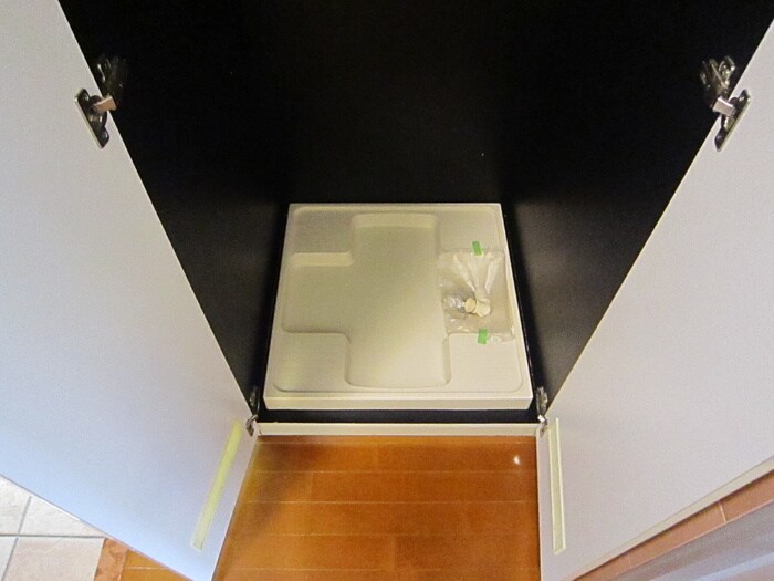 物件内観写真12　(洗濯機置場)