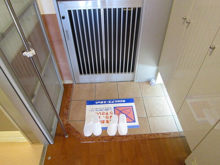 物件内観写真13　(玄関)