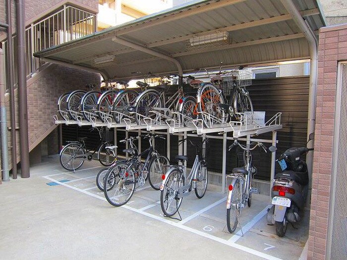 物件外観写真4　(駐輪場)