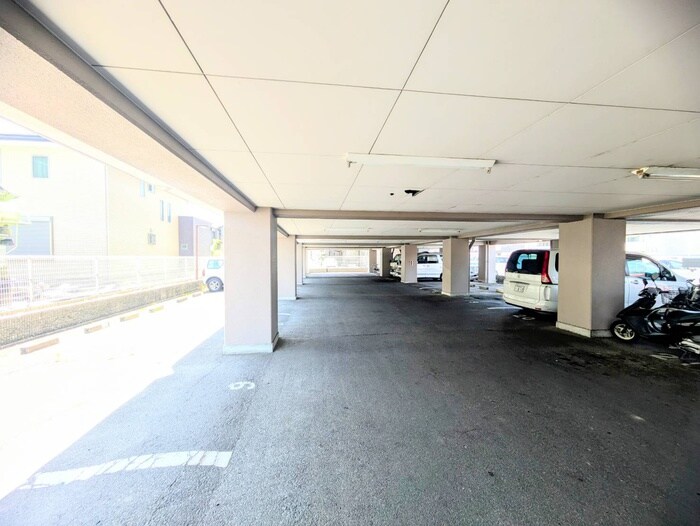 物件外観写真2　(駐車場)